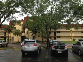 3390 Foxcroft Rd, Hollywood, FL