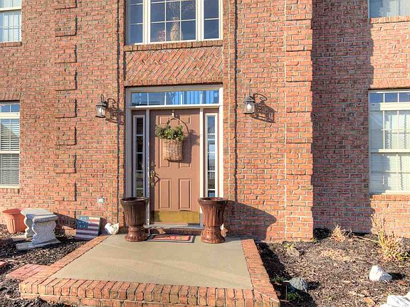 2nd image of 203 Northwoods Dr