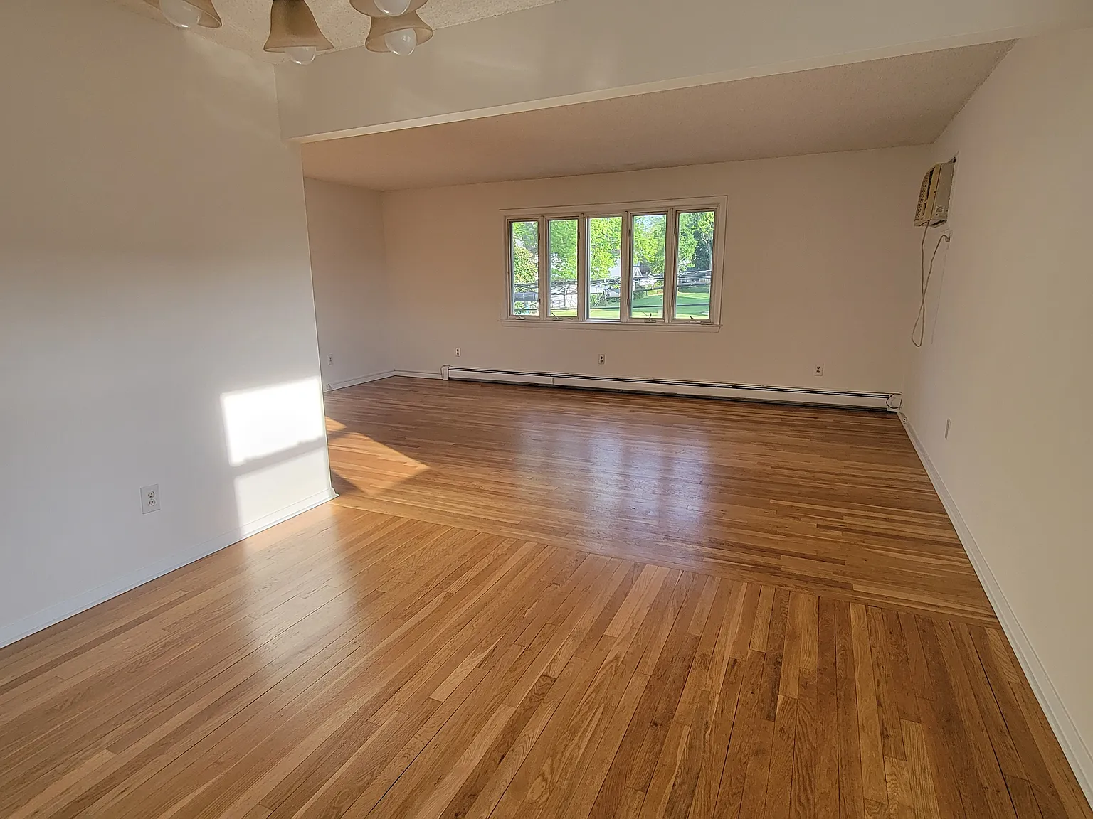3 bed, 1050 sqft, $2,700 — Photo 4