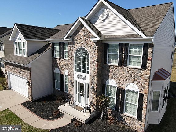 3rd image of 891 Windrow Way