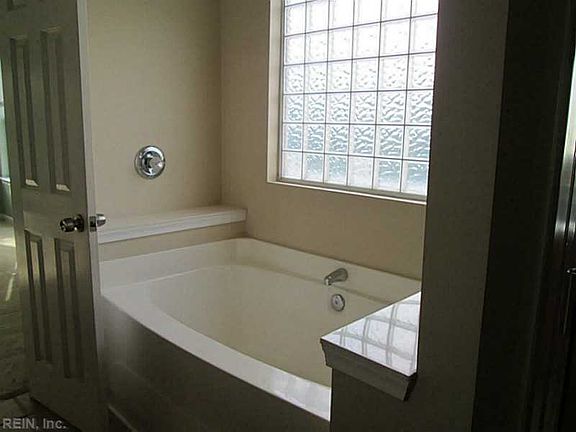 5th image of 6204 Harewood Ln
