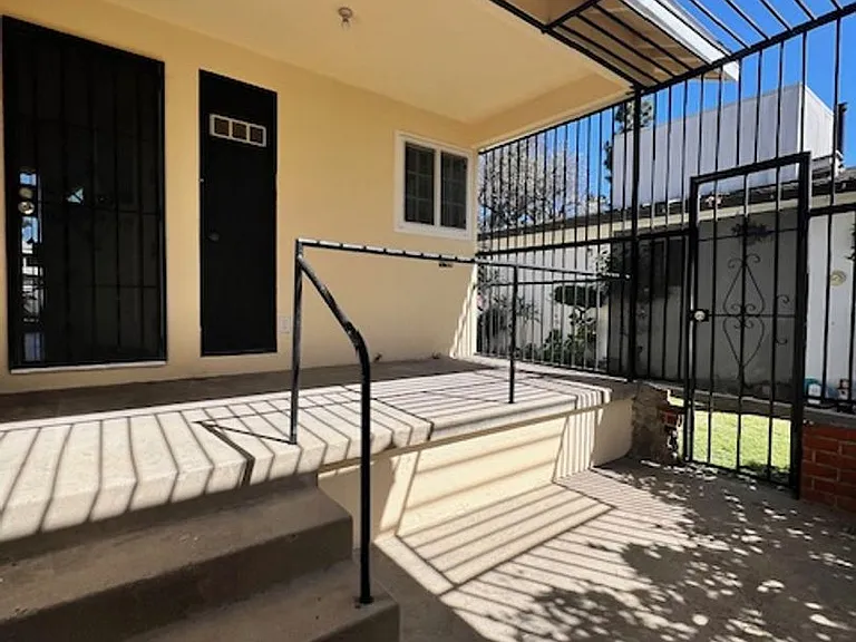 10519 Crenshaw Blvd — Photo 23