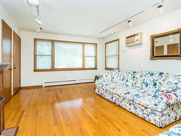 4th image of 515 N Marion St