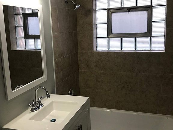 3rd image of 305 N Laverne Ave