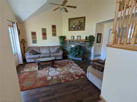 5th image of 34014 Woodlawn Dr