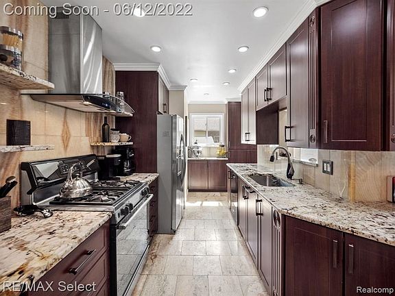 5th image of 3704 Edgeland Ave