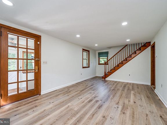 3rd image of 316 River Rd