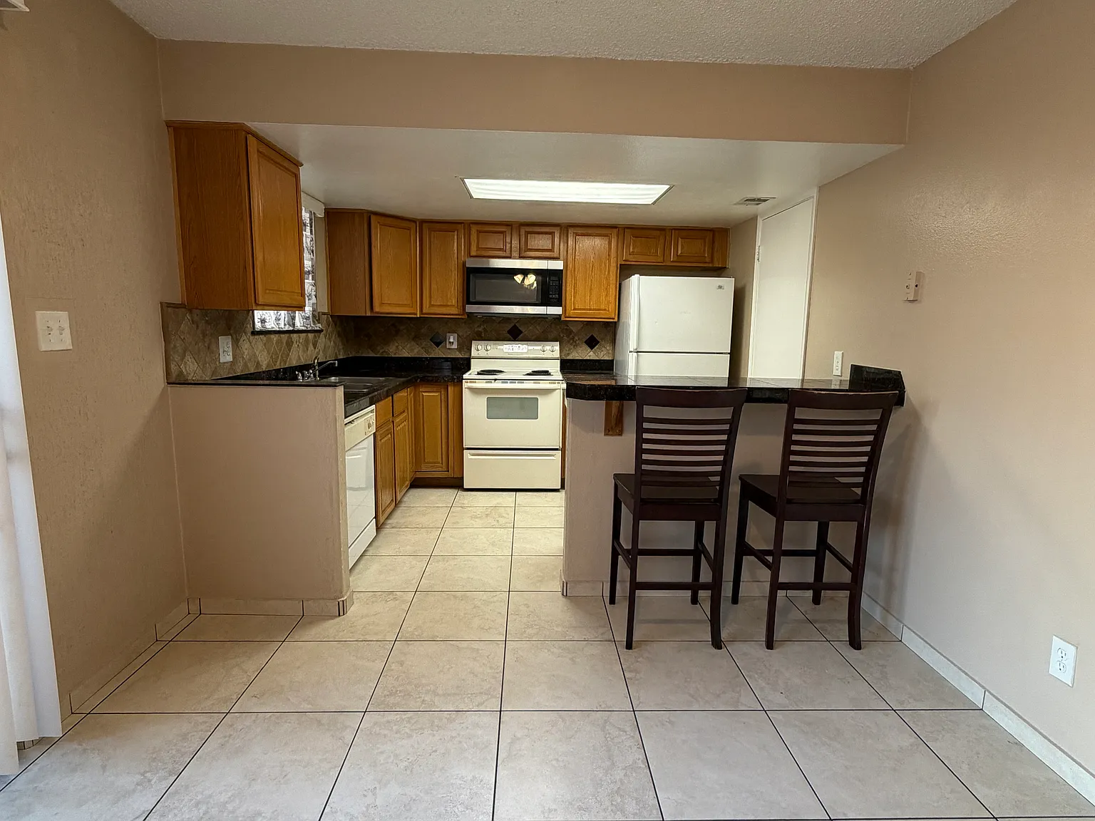 3 bed, 1.5 bath, 1250 sqft, $1,295 — Photo 4