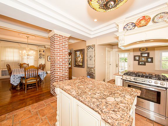 Kitchen toFormal Dining Room