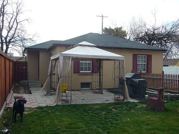 fully fenced back yard