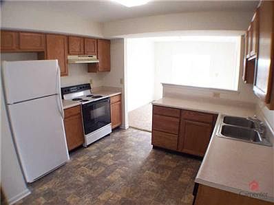 3rd image of 6731 Ossington Dr
