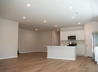 10305 NW 28th St, Yukon, OK 73099
