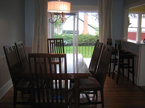 Dining room.