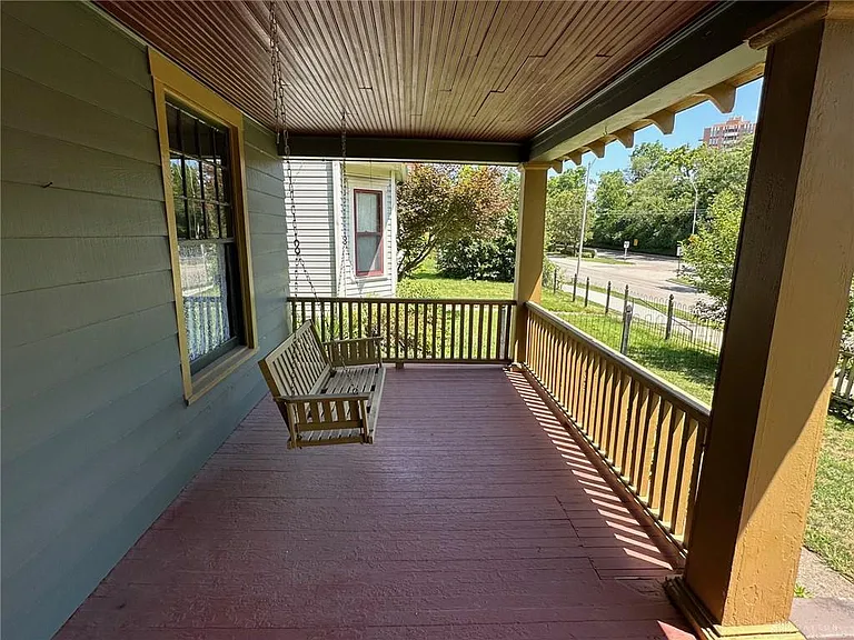 2319 S Dixie Dr — Photo 4