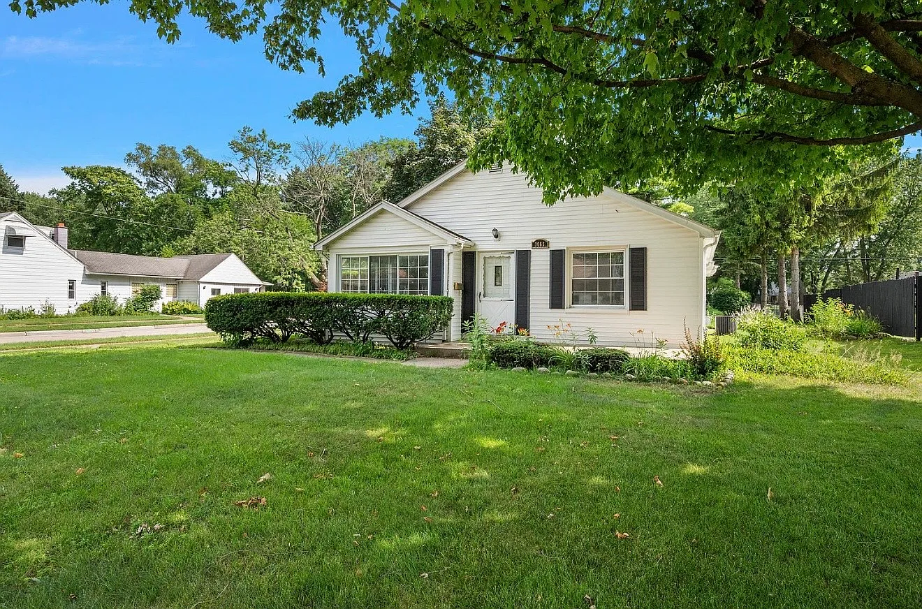 3 bed, 1.5 bath, 1536 sqft, $1,700 — Photo 1
