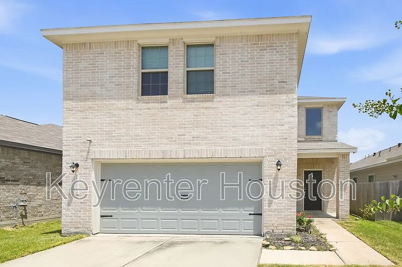 4 bed, 2.5 bath, 2074 sqft, $1,995 — Photo 2