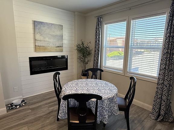 5th image of 144 Holm Rd #112