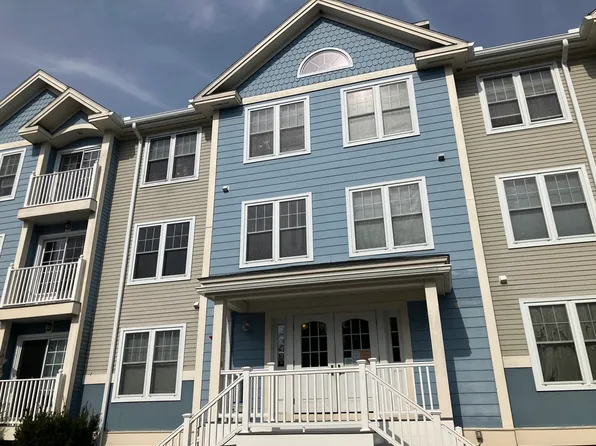 19 Broad St Unit 208, Merrimac, MA 01860