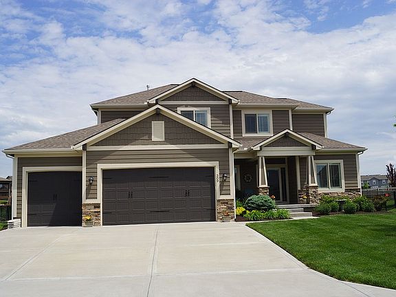 2nd image of 309 SE Mill Creek Dr