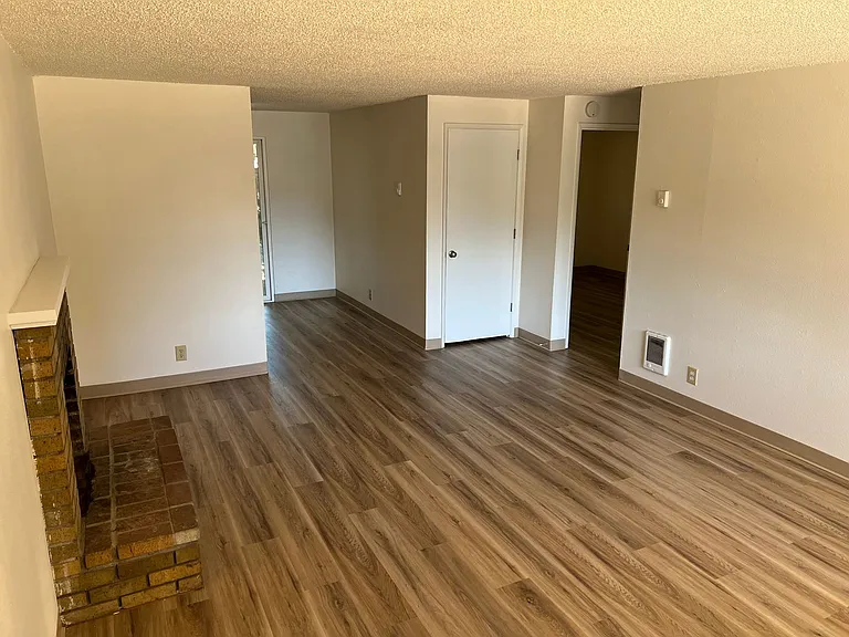 2 Bedroom 1 Bathroom Duplex in Springfield — Photo 3