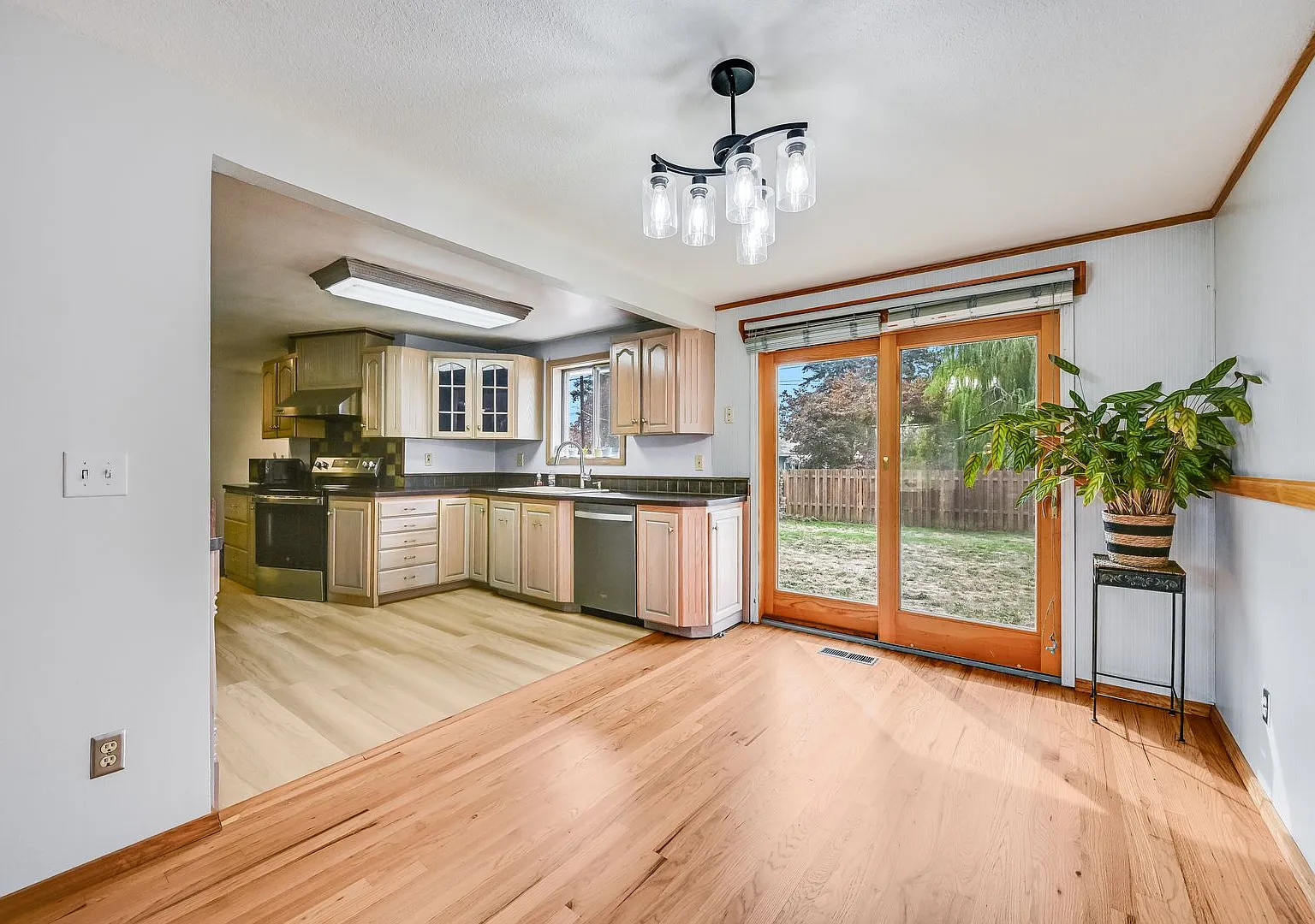 Newly remodeled 3 bed, 2 bath rental home across from Parklane Park in SE Portland! — Photo 4