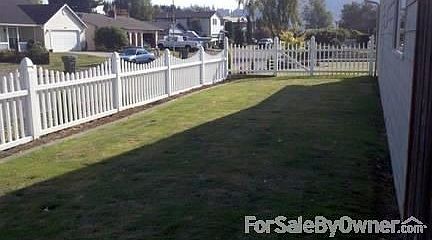 Fenced side yard
						:
						Great for your animals to play