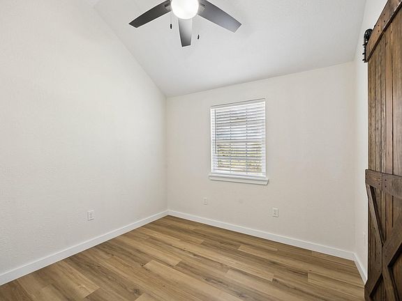 4th image of 222 Houston Ave