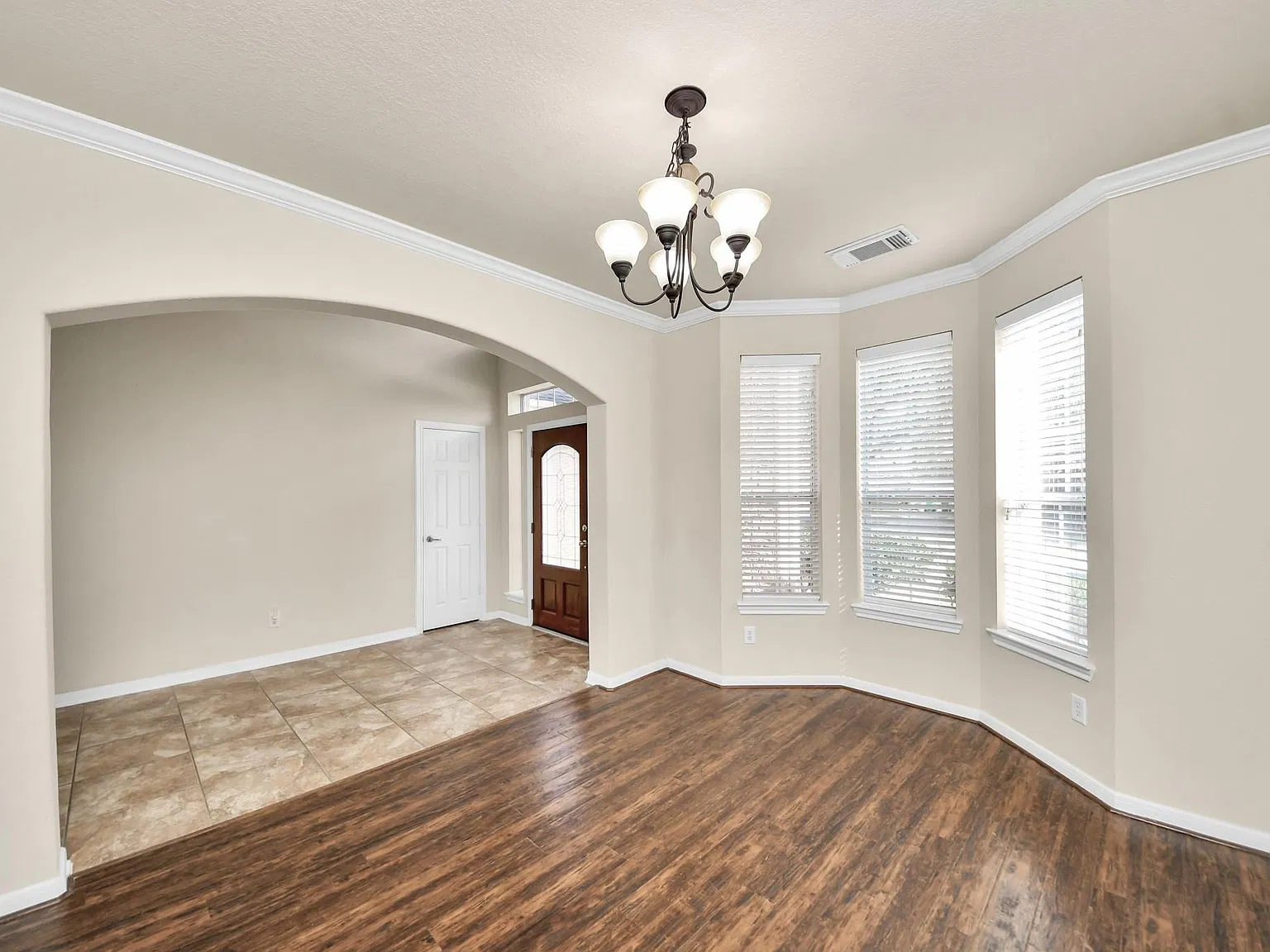 4 bed, 3.5 bath, 3009 sqft, $2,675 — Photo 4