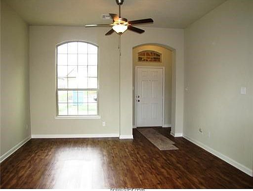 3rd image of 213 Simi Dr
