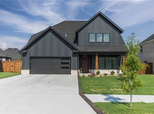 500 SW Gunison Cv, Bentonville, AR 72712