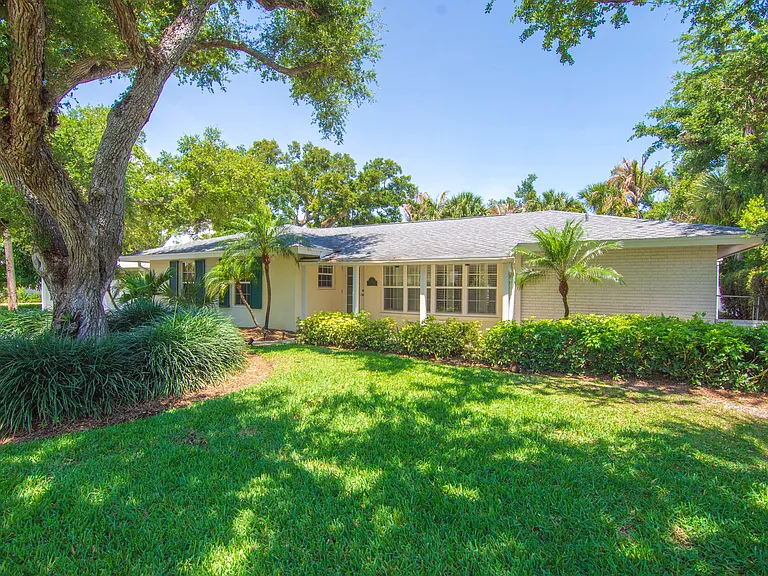 525 Iris Ln — Photo 11