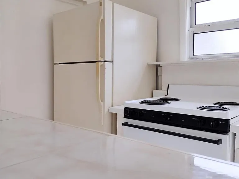 1707 Thomas St #4 — Photo 3