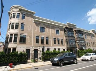 118 E 18th St, Chicago, IL 60616