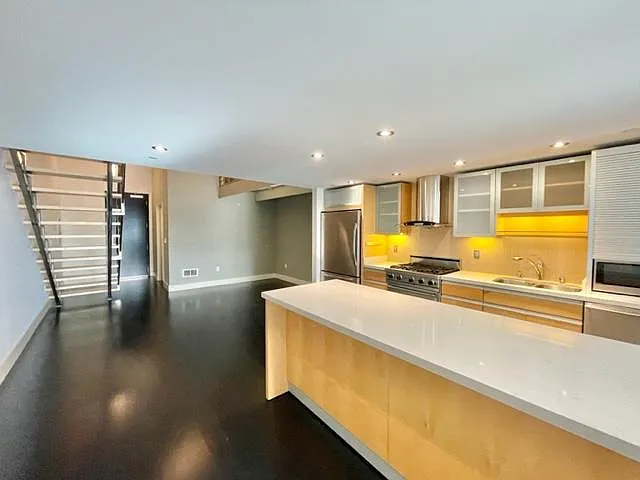 188 King St #304 — Photo 24