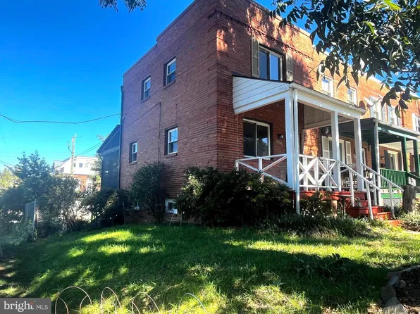 200 Lynhaven Dr, Alexandria, VA 22305
