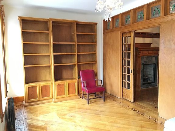 4th image of 387 Parkside Ave #2