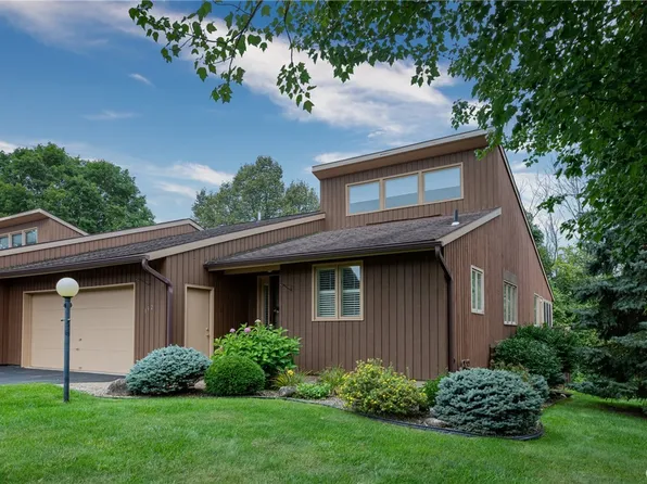 132 Lancelot Ln, Camillus, NY 13031