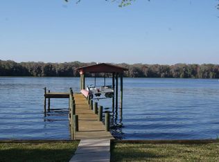 150 Beechers Point Dr, Welaka, FL 32193