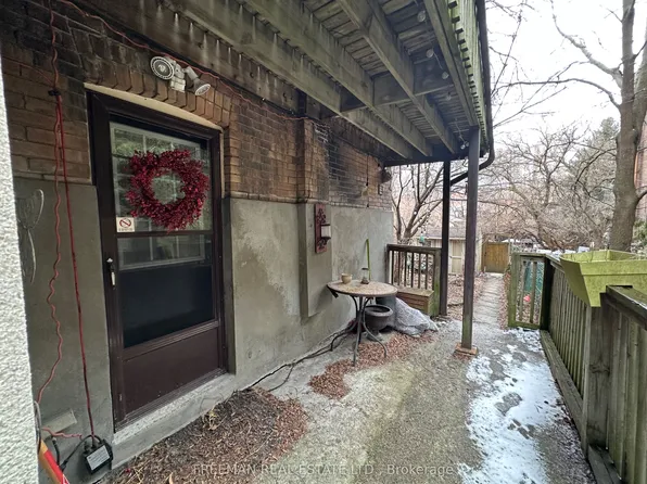 234 Indian Grv #3, Toronto, ON M6P 2H2