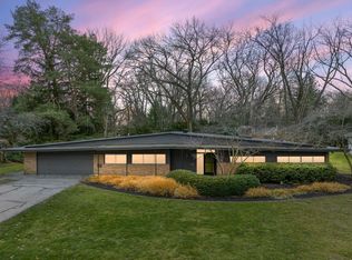 5535 Crabtree Rd, Bloomfield Hills, MI 48301