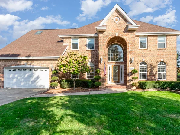 9935 Wildflower Ln, Munster, IN 46321