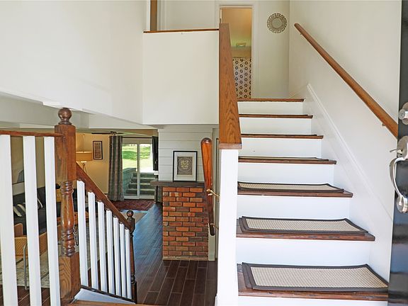 4th image of 40 Ivy League Ln