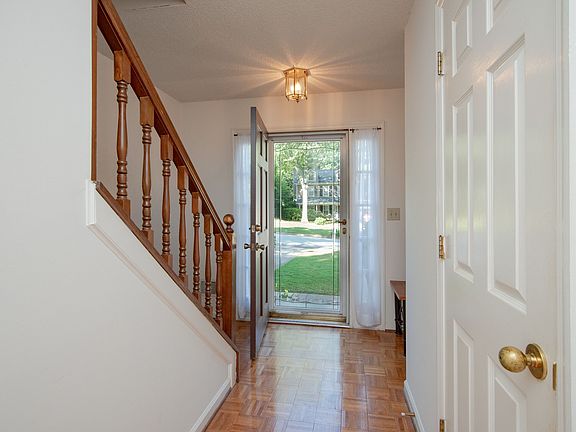 5th image of 4056 Vicksburg Dr