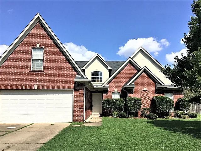 3 bed, 2.0 bath, 1800 sqft, $2,185 — Photo 1