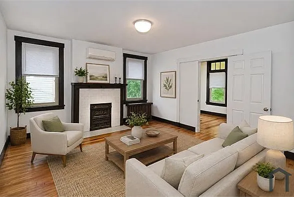 3 bed, 1000 sqft, $1,850 — Photo 1