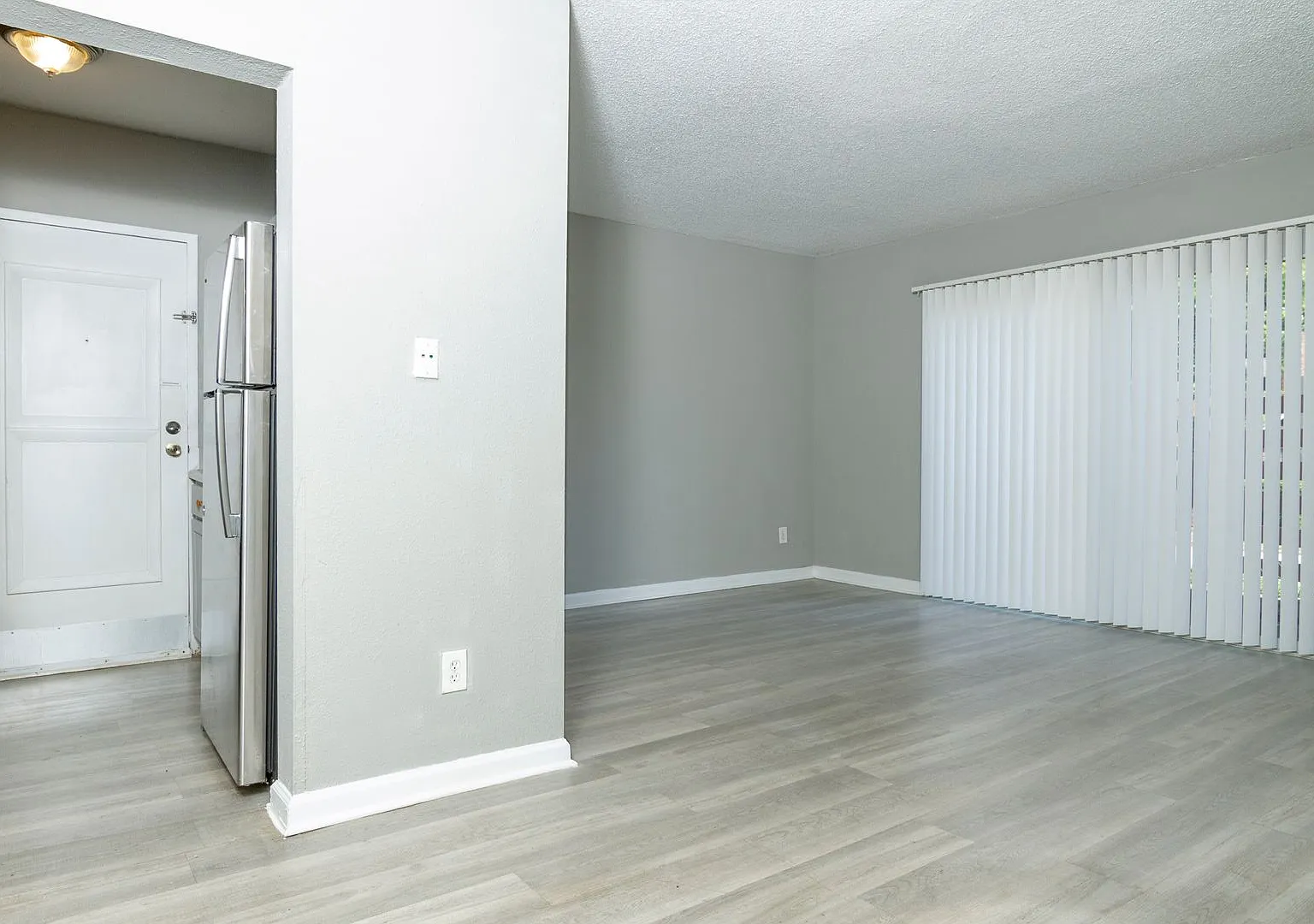 1834 John Calvin Ave — Photo 2