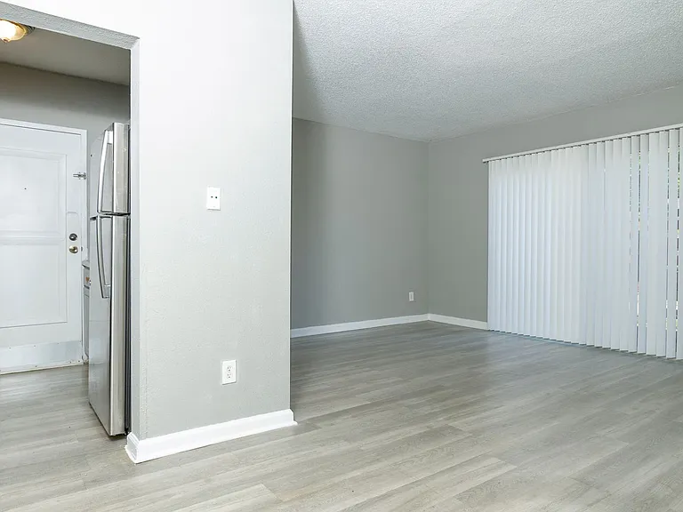 1834 John Calvin Ave — Photo 2