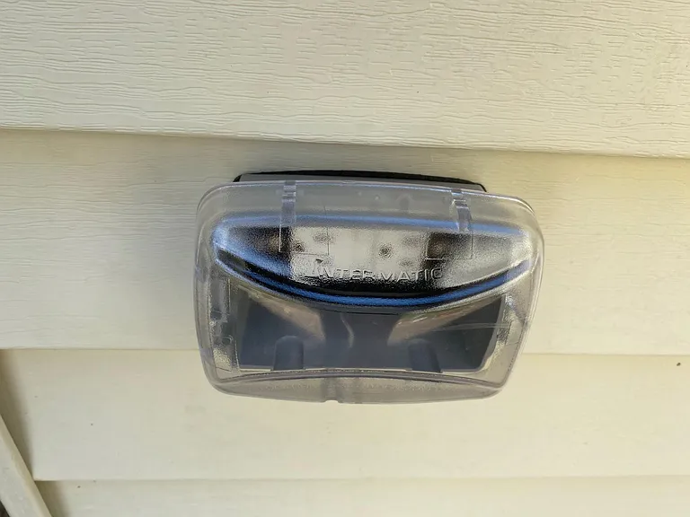 All new electrical including safety plugs OUTSIDE.