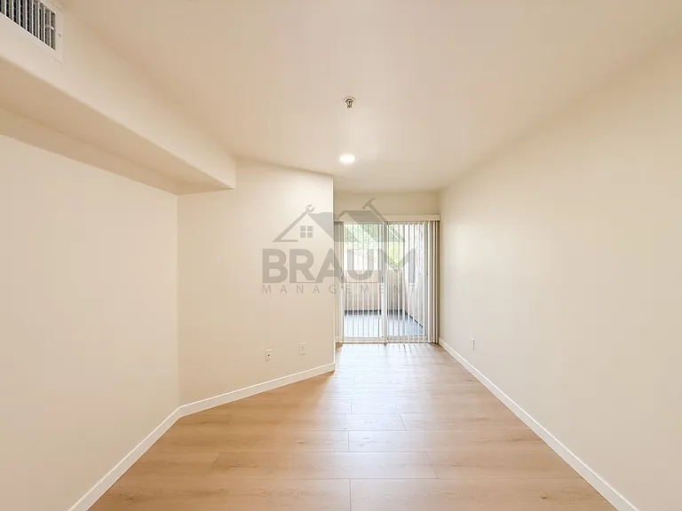 7323 WINNETKA — Photo 17