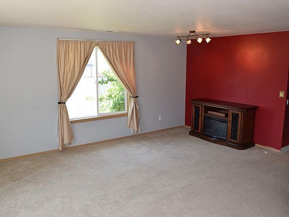 3rd image of 5516 Montague Ln